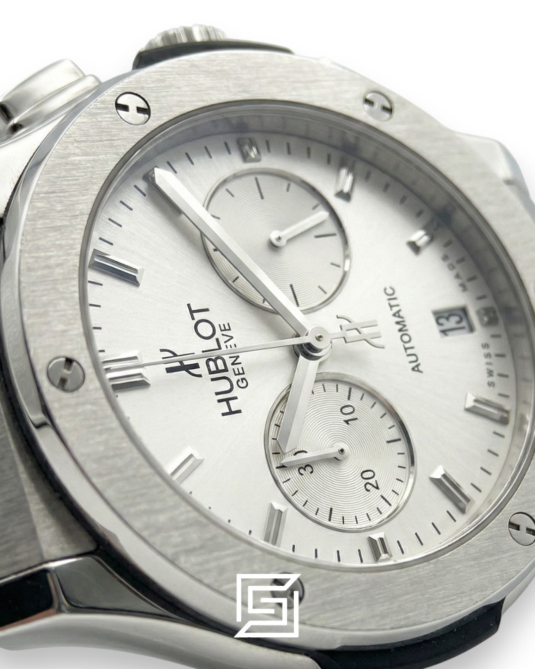 Hublot Classic Fusion White – Silver Case – Japanese Quartz Movement – Rubber Strap