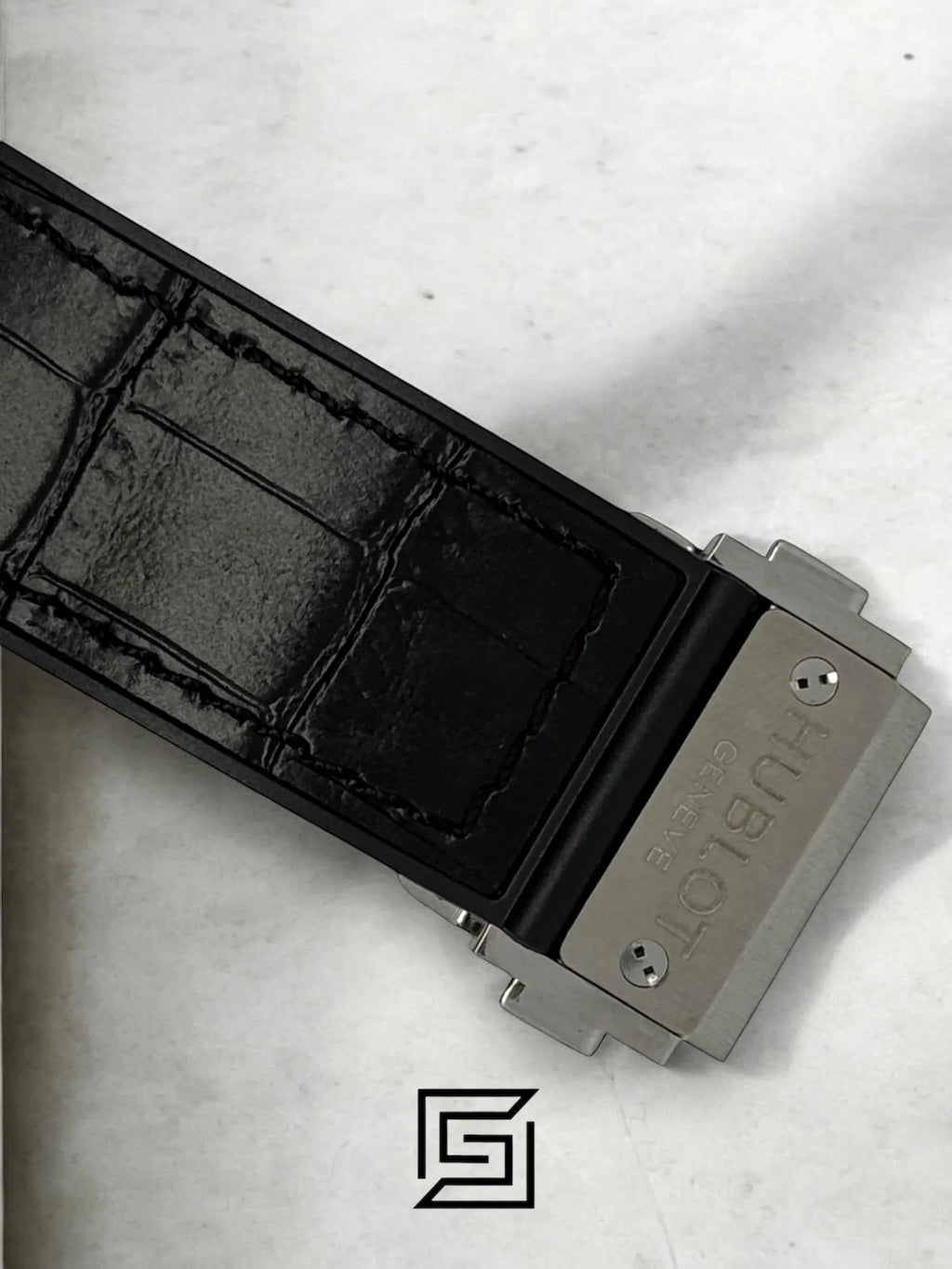 Hublot Classic Fusion أبيض – إطار فضي – حركة كوارتز يابانية – سوار مطاطي