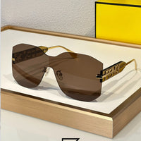 نظارة شمسية FENDI FE40067 للنساء - بني