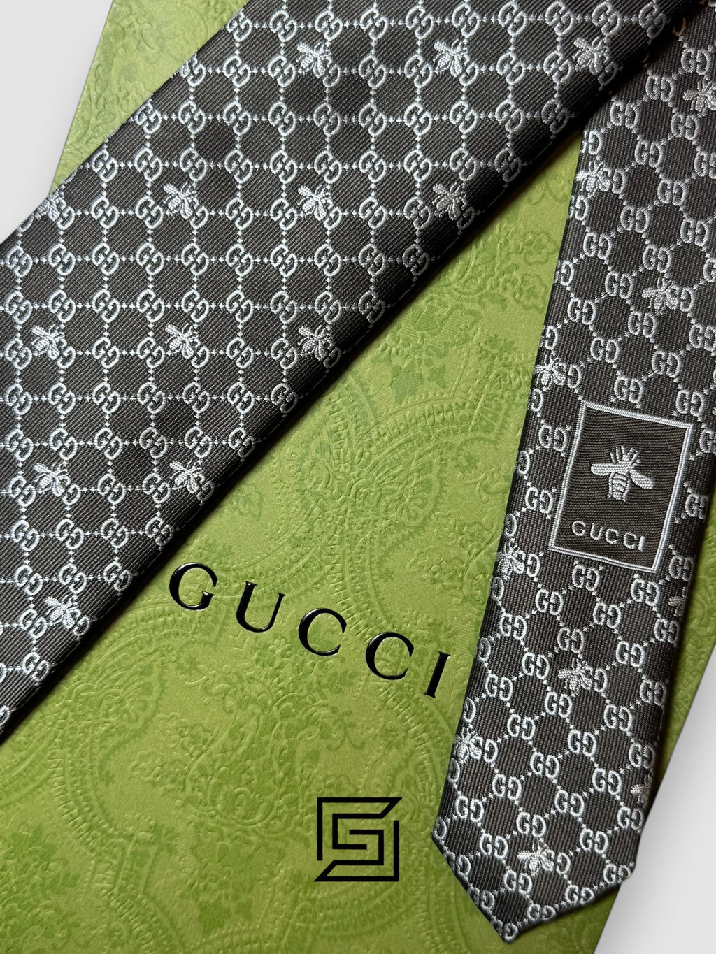 Gucci - Brown Color Small G Pattern With Bee Pattern