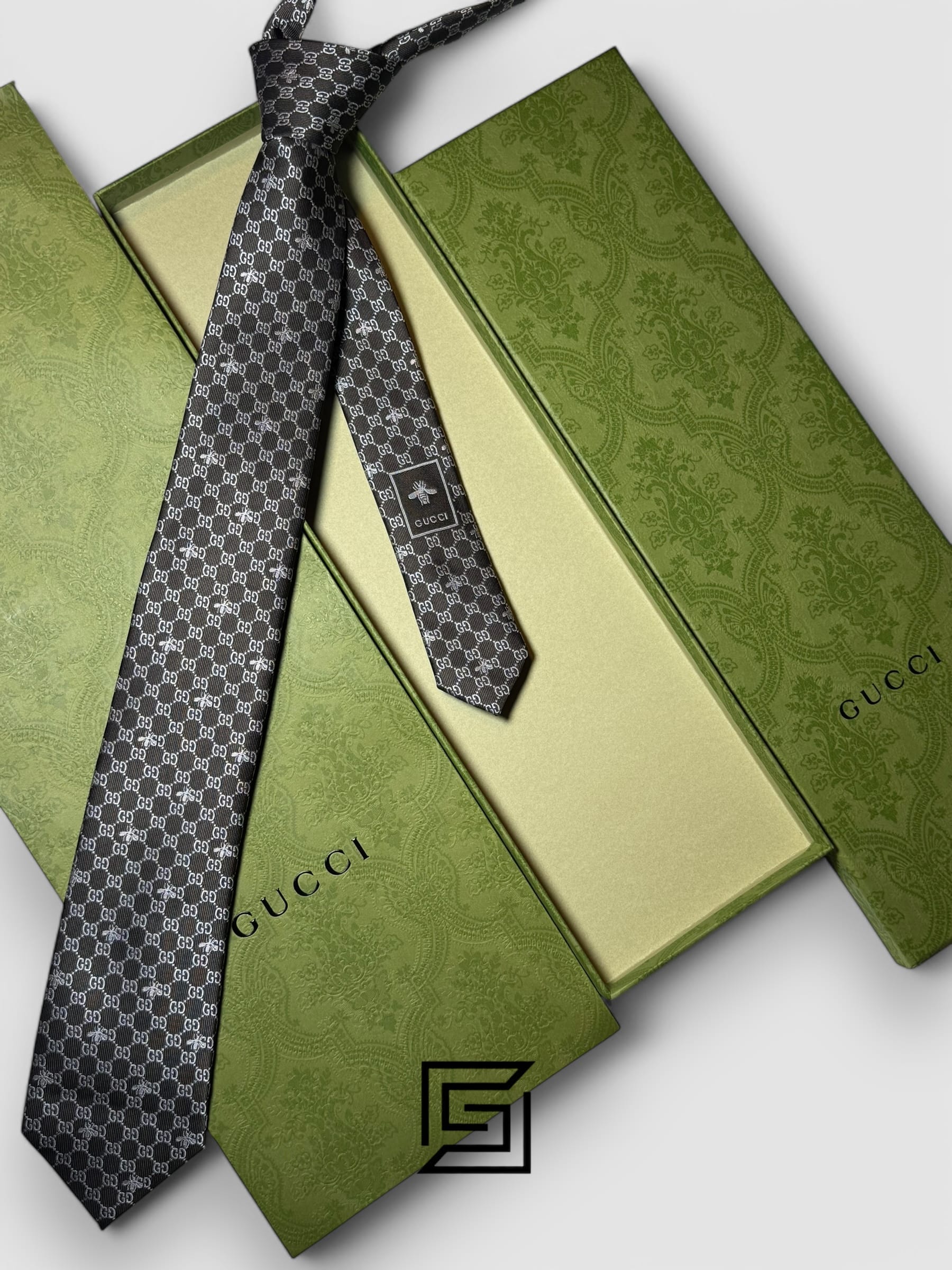 Gucci - Brown Color Small G Pattern With Bee Pattern