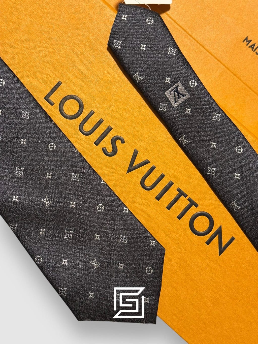 Louis Vuitton - Grey LV Big Pattern