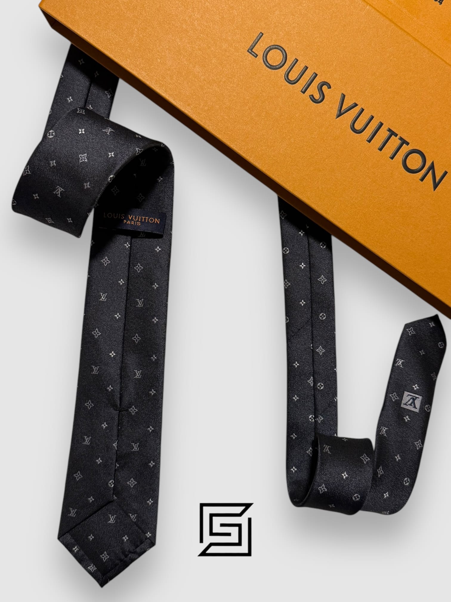 Louis Vuitton - Grey LV Big Pattern