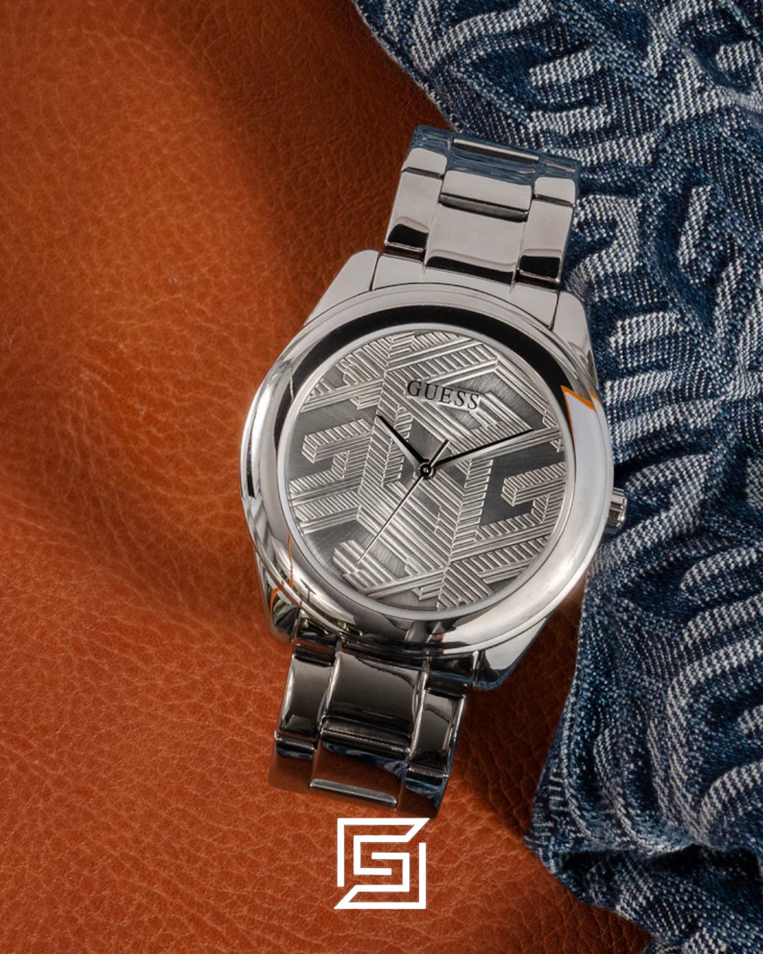 ساعة أنالوج فضية اللون GW0606L1 نسائية من GUESS