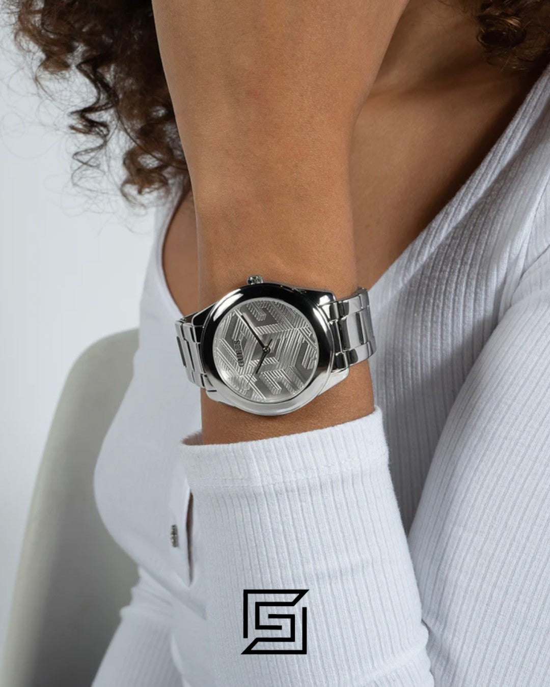 ساعة أنالوج فضية اللون GW0606L1 نسائية من GUESS