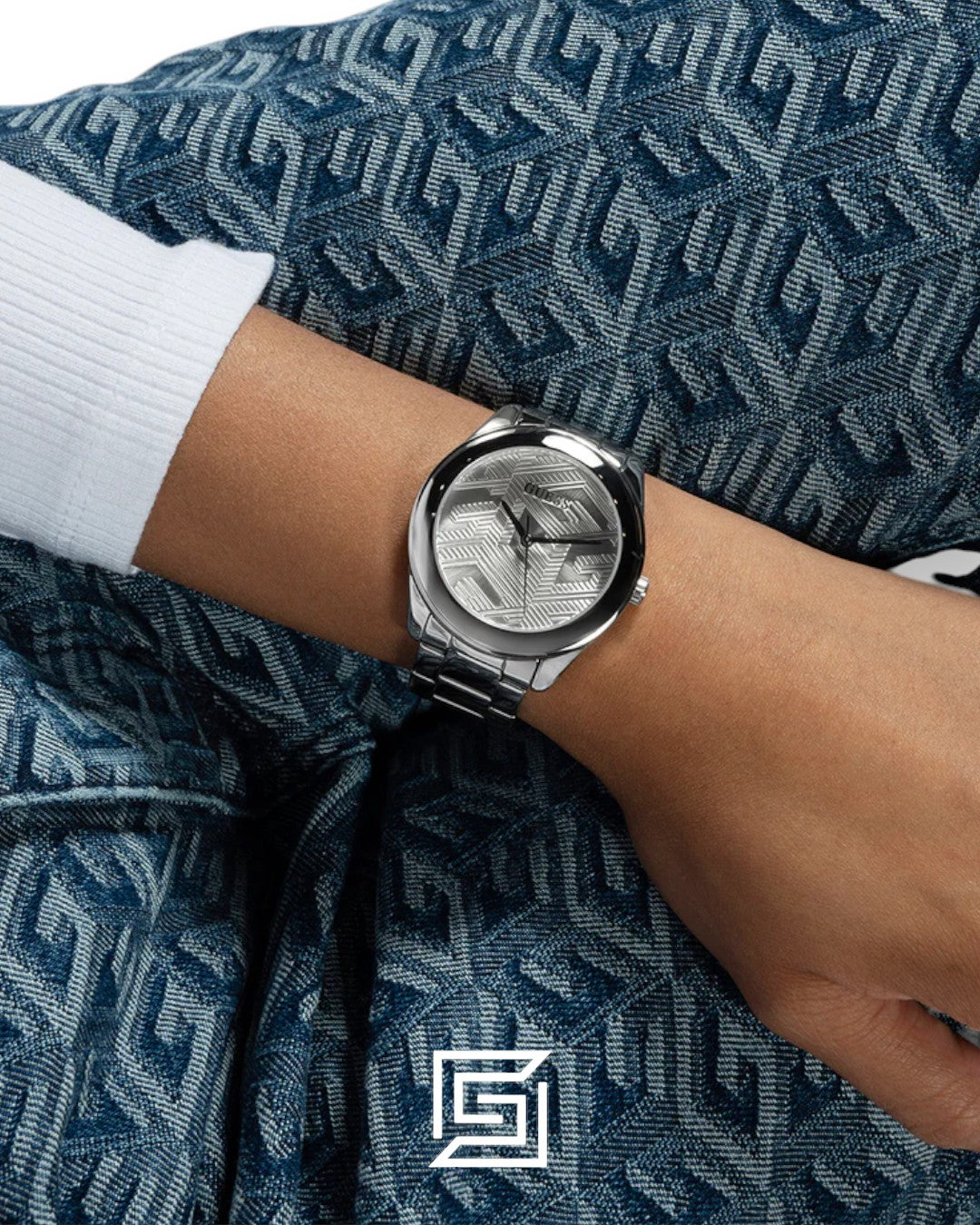 ساعة أنالوج فضية اللون GW0606L1 نسائية من GUESS