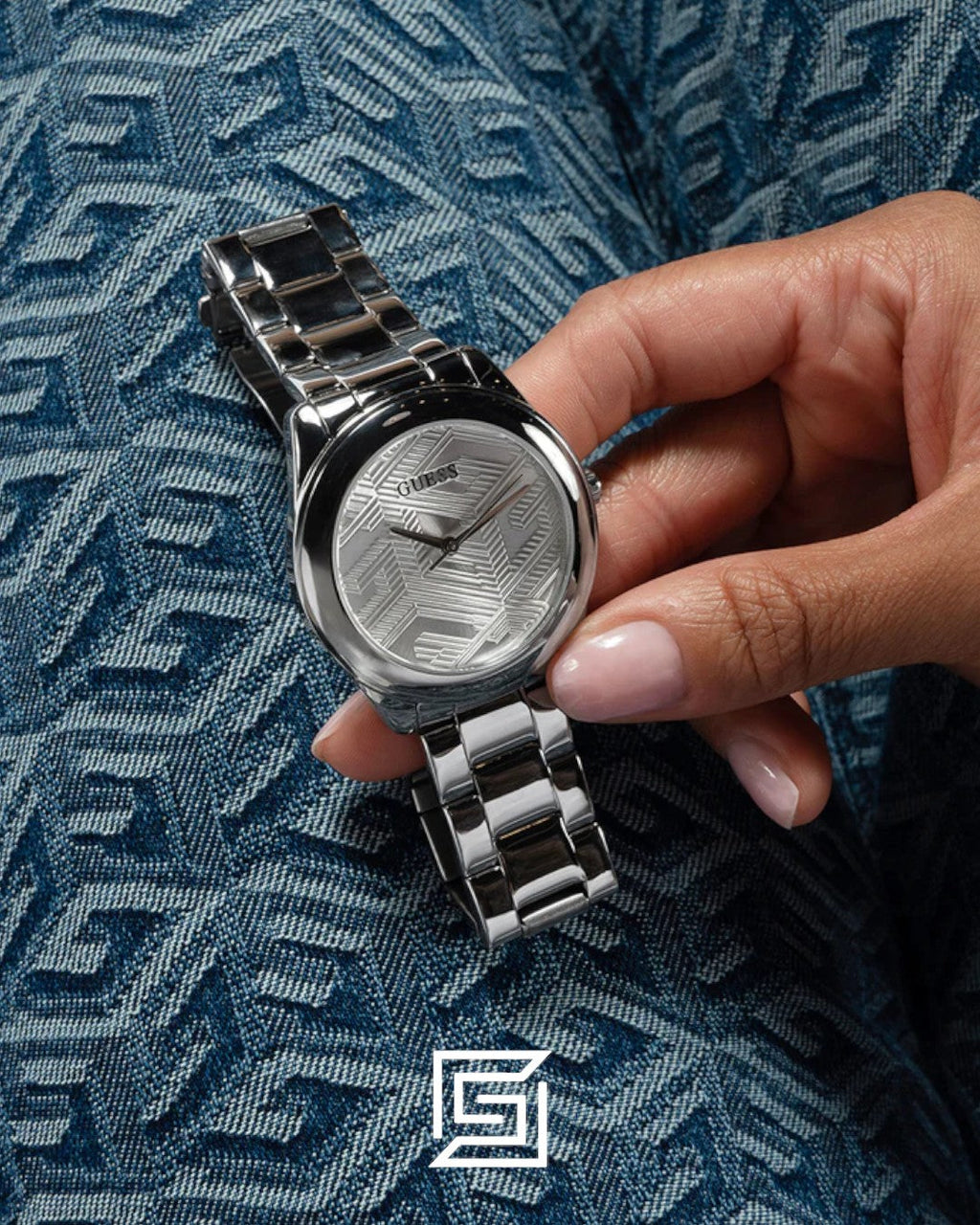 ساعة أنالوج فضية اللون GW0606L1 نسائية من GUESS