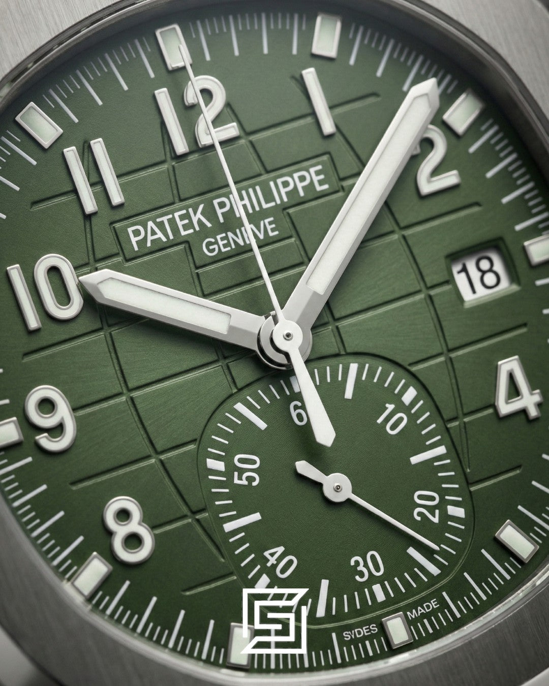 Patek Philippe Aquanaut Chronograph – Green Dial × Green Rubber Strap – Japanese Automatic White Second Hand