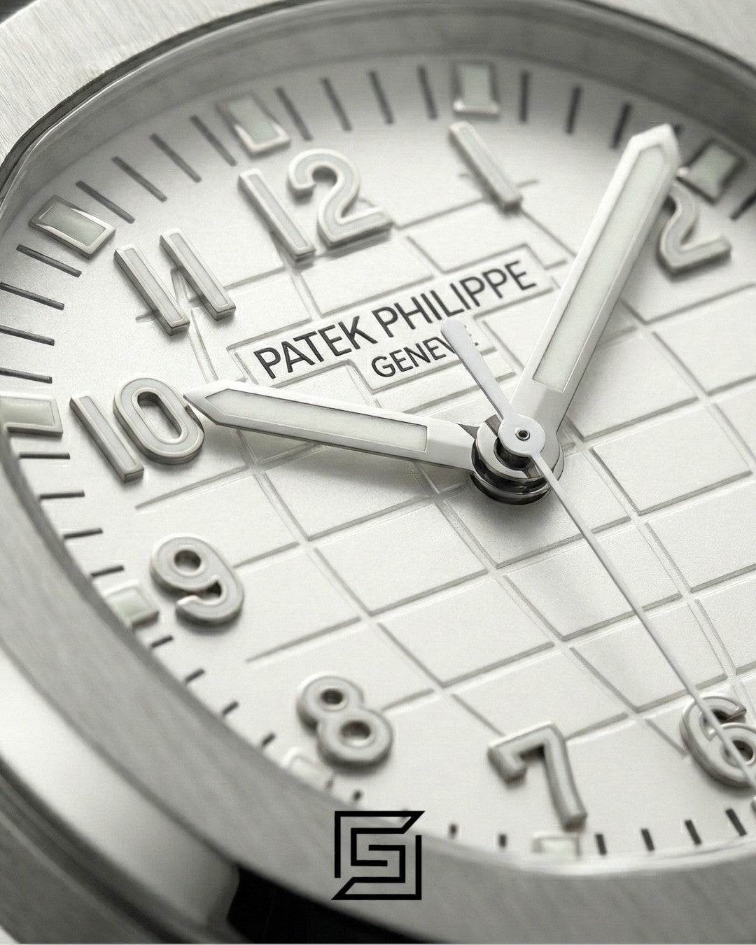 Patek Philippe Aquanaut – Cream Dial × Black Rubber Strap – Japanese Automatic