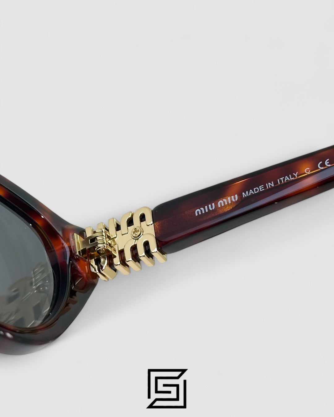 Miu Miu MUA04 21C40 عدسات رمادية فاتحة وإطار بني تايغر مع شعار ذهبي