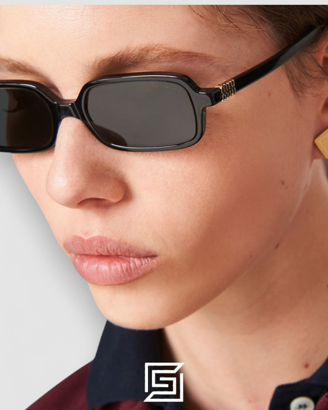 Miu Miu SMU11Z عدسات سوداء وإطار أسود