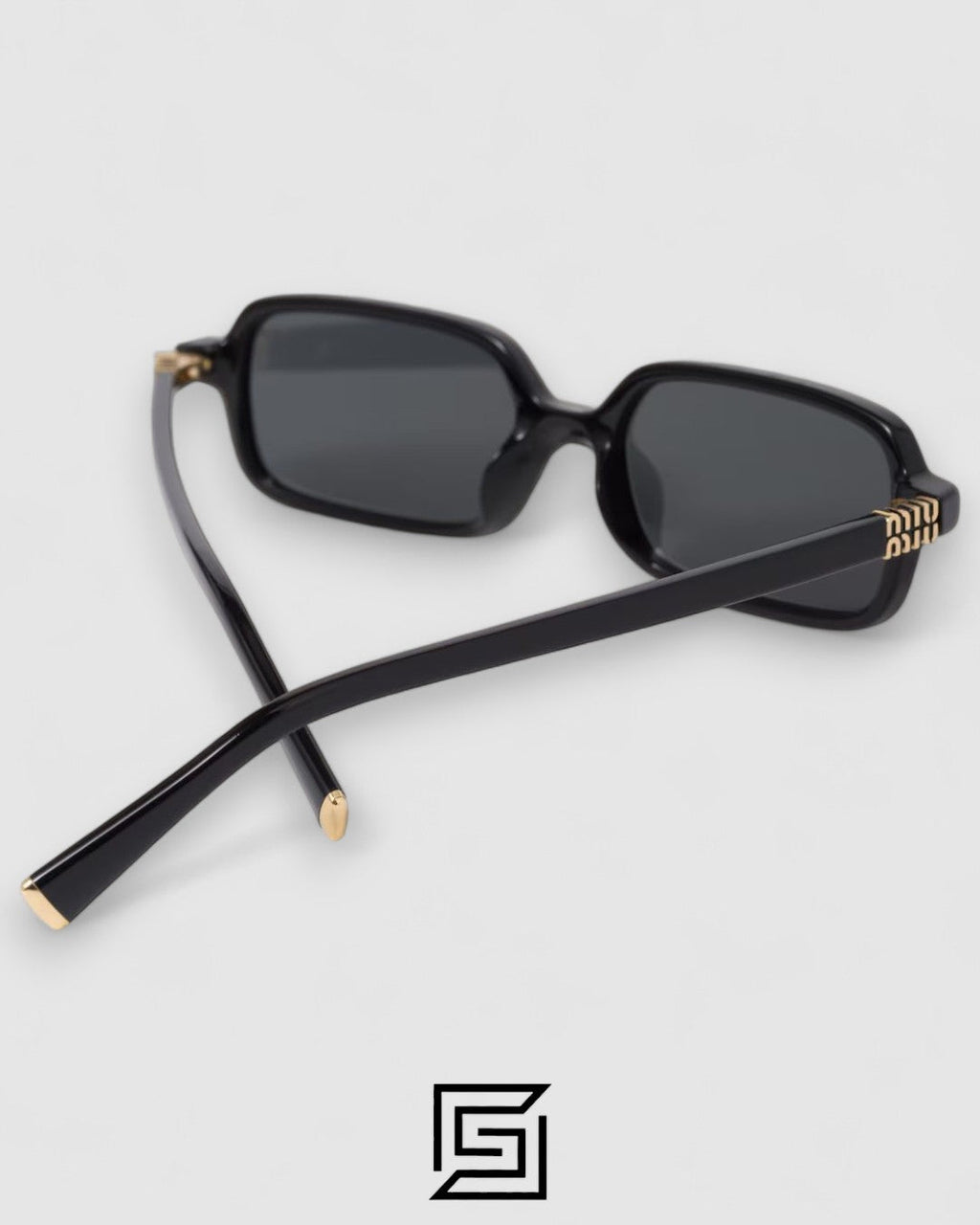 Miu Miu SMU11Z عدسات سوداء وإطار أسود