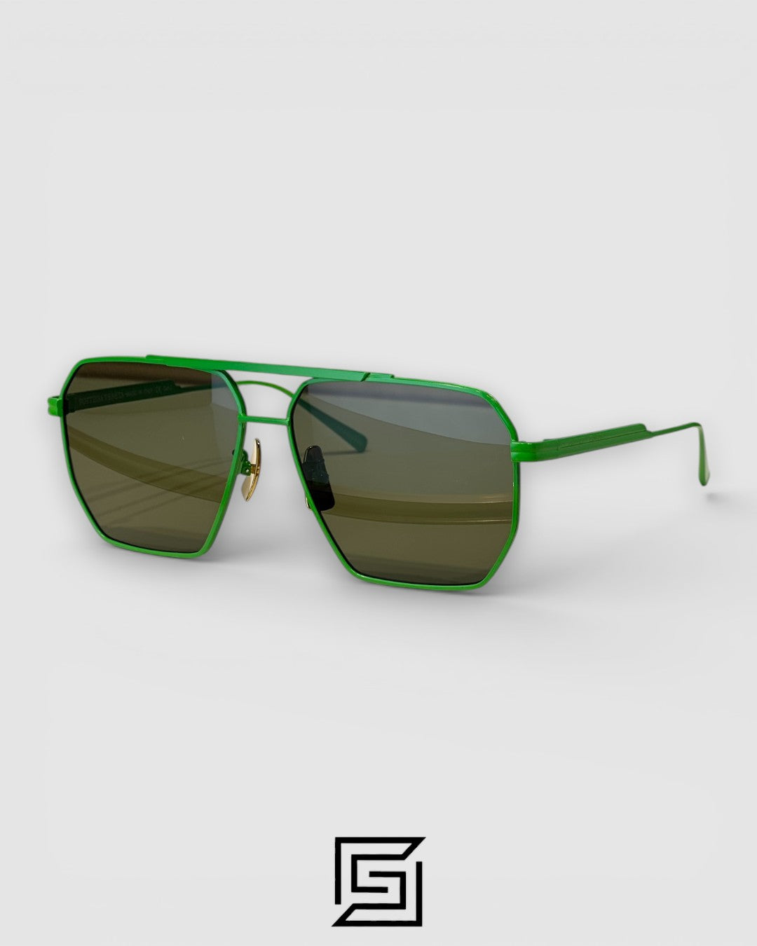 نظارة شمسية Bottega Veneta BV1012S بعدسات خضراء داكنة وإطار أخضر فاخر بتصميم Aviator