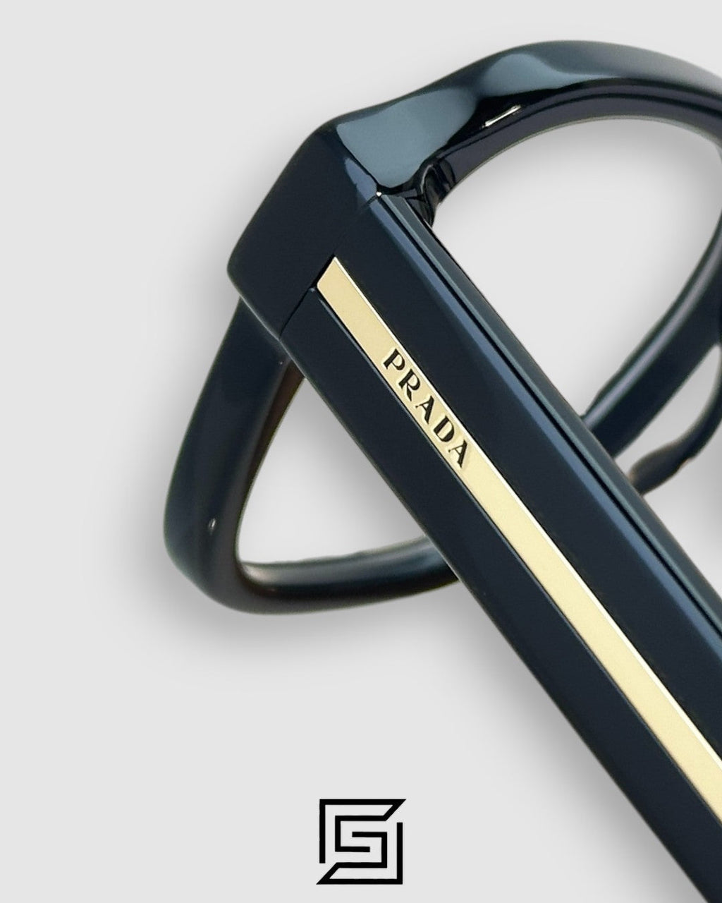Prada SPR A16 إطار أسود معدن ذهبي عدسات سوداء