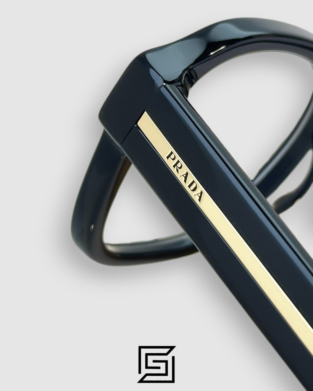 Prada SPR A16 إطار أسود معدن ذهبي عدسات سوداء